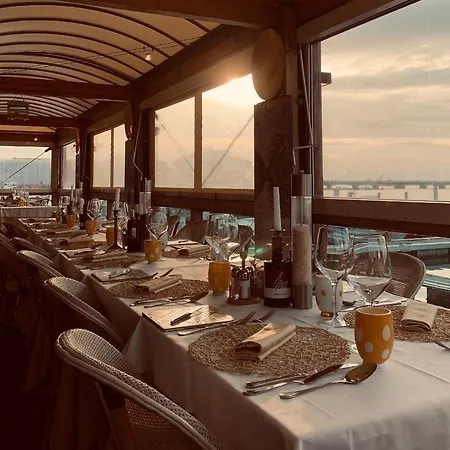 姆布勒黎波里酒店