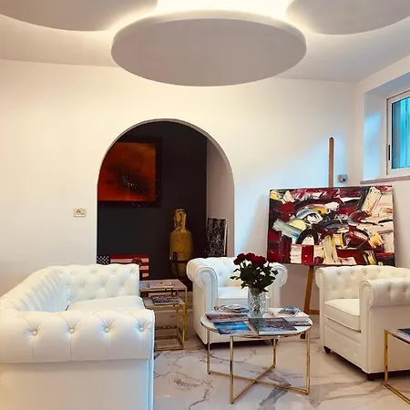 Отель Meuble Tripoli 3*