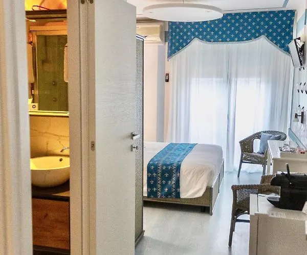 Hotel Meublè Tripoli 3*